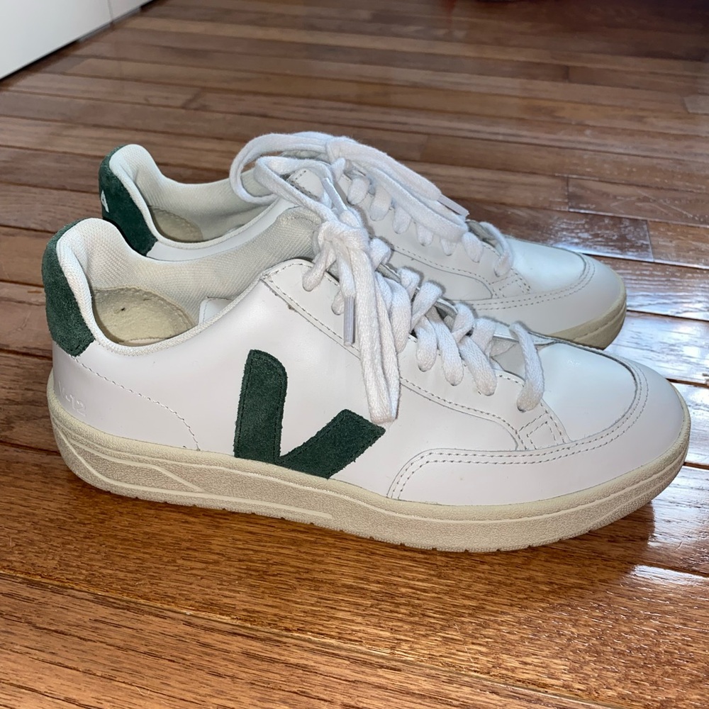 BRAND NEW Vejas